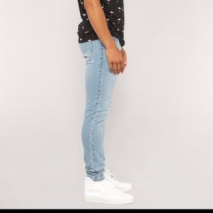 Skinny jeans light blue wash